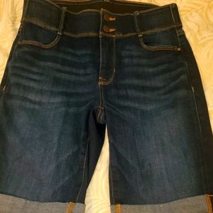 Apt 9 size 8 Bermuda jean shorts